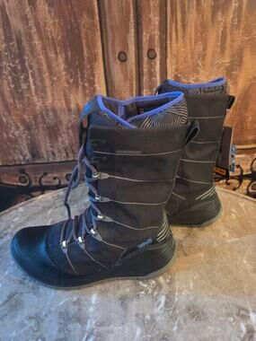 TEVA Snow Boots Size 6.5 Women's NWT